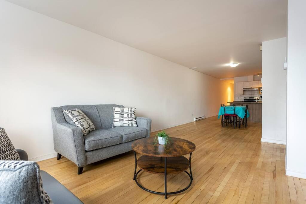 Lovely Rental Unit With Balcony~ Autoroute 40 蒙特利尔 外观 照片