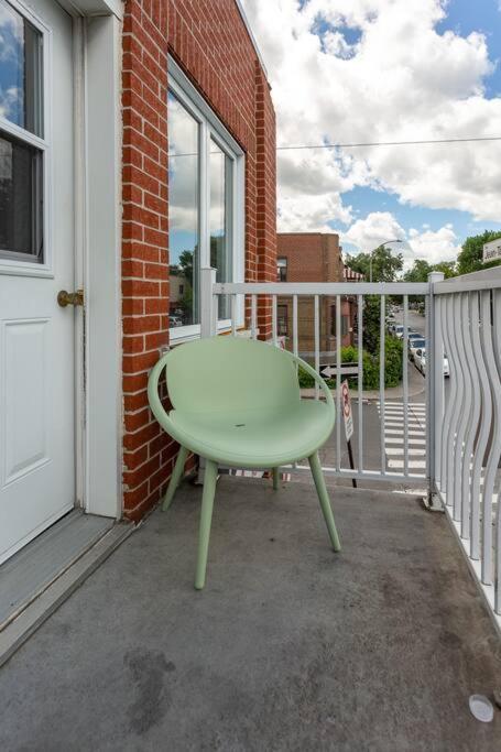 Lovely Rental Unit With Balcony~ Autoroute 40 蒙特利尔 外观 照片