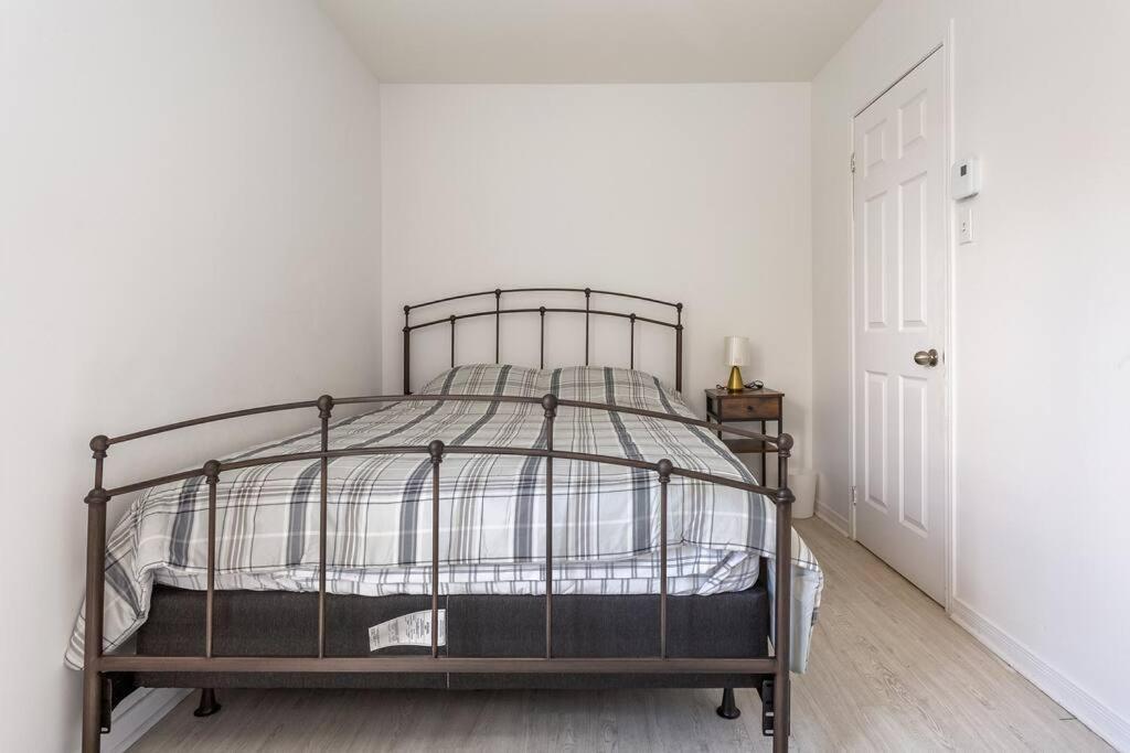Lovely Rental Unit With Balcony~ Autoroute 40 蒙特利尔 外观 照片