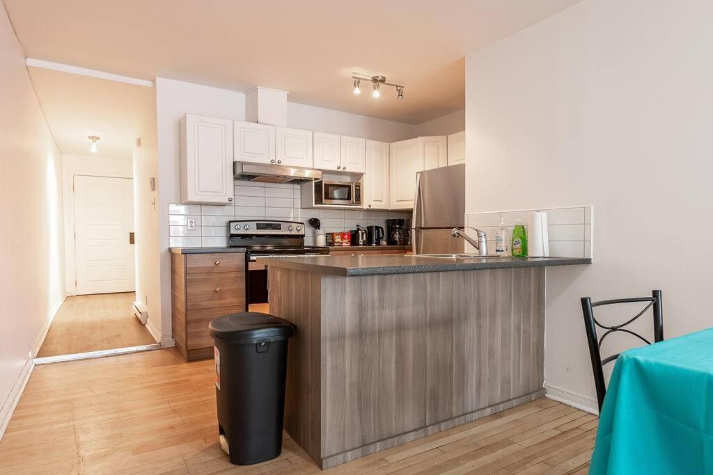 Lovely Rental Unit With Balcony~ Autoroute 40 蒙特利尔 外观 照片